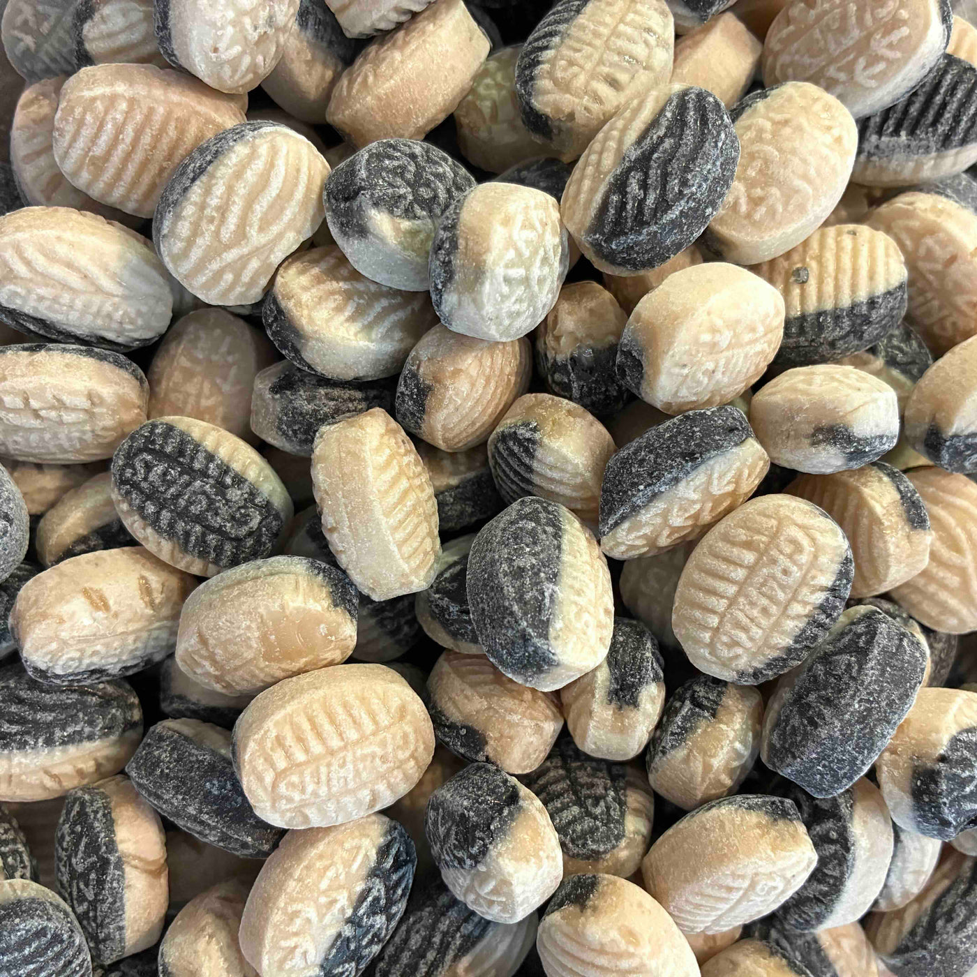 Lakritz-Salzkaramell Bonschen _Ihr sucht süßes Lakritz aus Holland? Hier findet Ihr leckere süße Lakritz und viele weitere Sorten. Von Süß bis Salzig, von Vegan bis Zuckerfrei. Kräftig, mild, süßlich, salzig, einfach lecker! Jetzt süßes Lakritz online bestellen in deinem Lakritz Online Shop | Dropje lekker Lakritz.