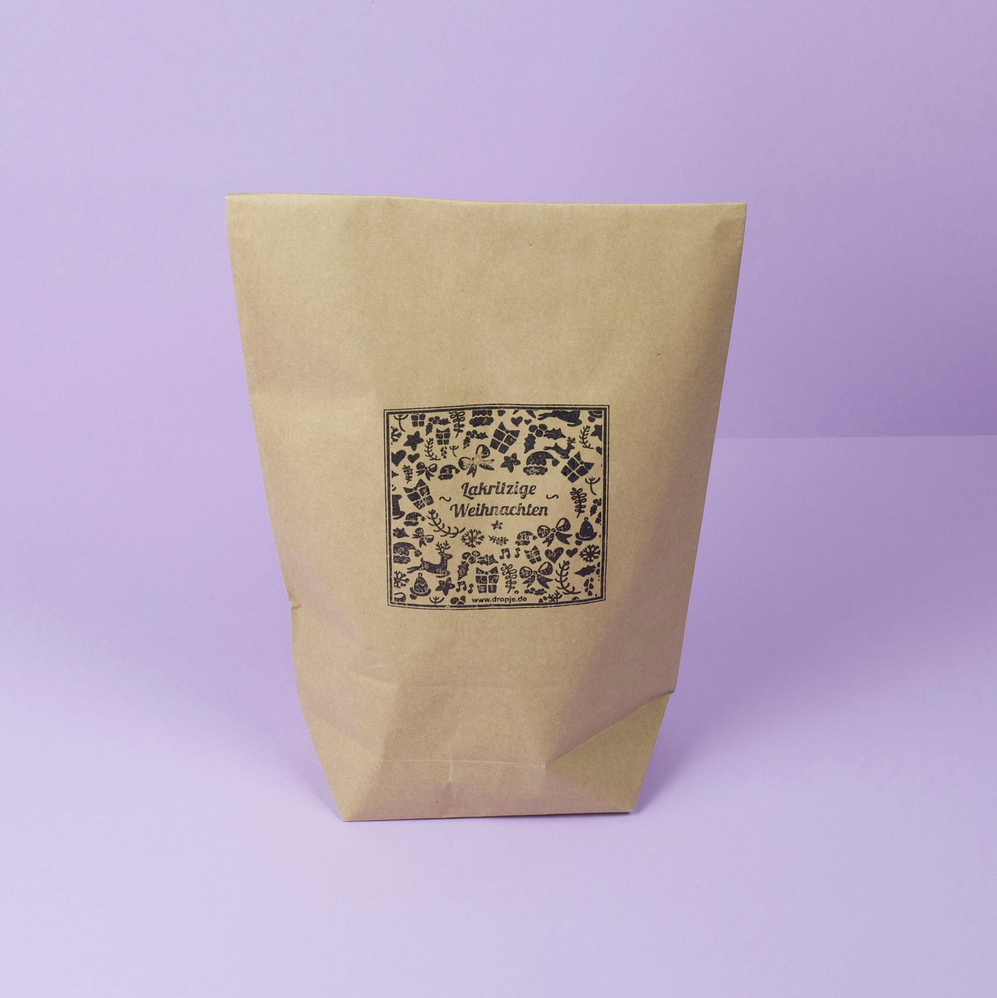 Dekorative Tüte mit vielfältiger Lakritzmischung – enthält Lakritzpastillen, Karamelllakritz, Salmiakpulver, gefüllte Stangen und mehr