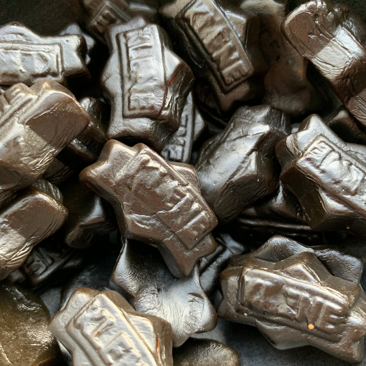 Klene Puur Lakritze. Ihr sucht süßes Lakritz aus Holland? Hier findet Ihr leckere süße Lakritz und viele weitere Sorten. Von Süß bis Salzig, von Vegan bis Zuckerfrei. Kräftig, mild, süßlich, salzig, einfach lecker! Jetzt süßes Lakritz online bestellen in deinem Lakritz Online Shop | Dropje lekker Lakritz.